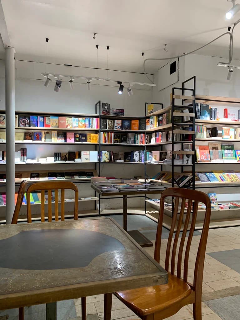 Книжный в Клубе