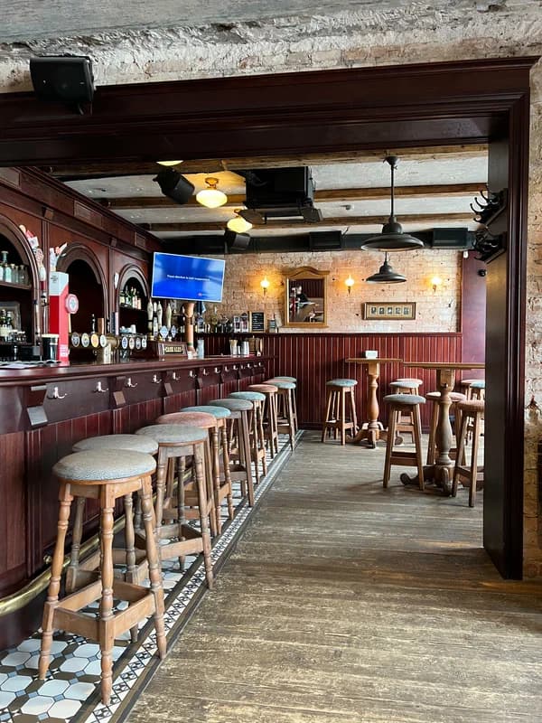 Speaker Pub
