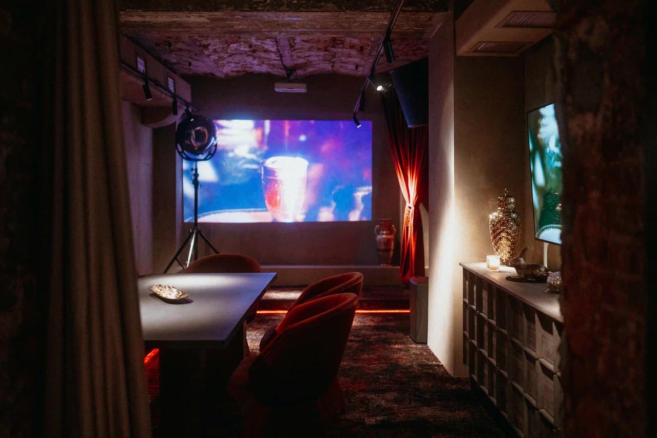 Mendeleev. Bar & Music