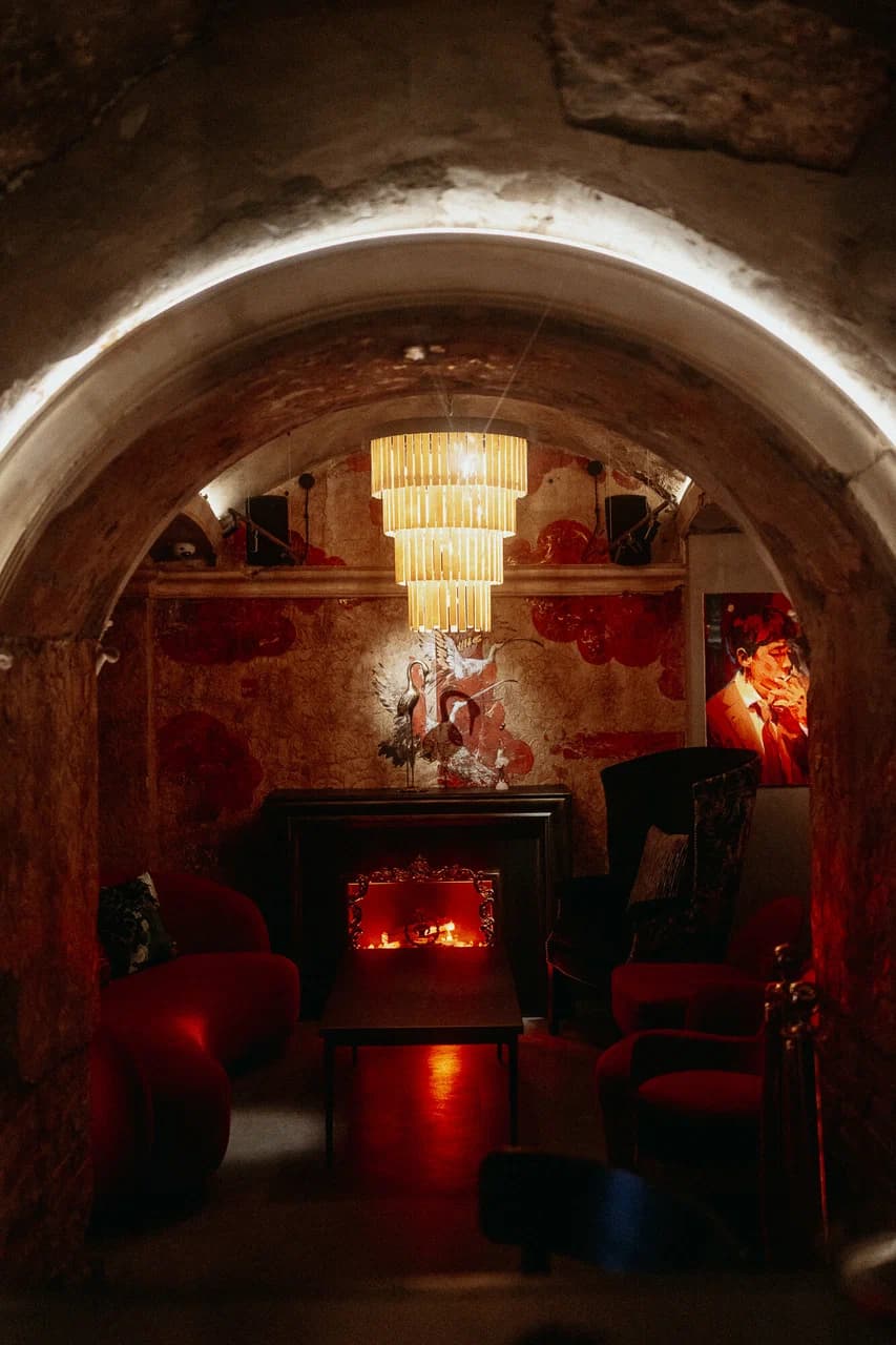 Mendeleev. Bar & Music