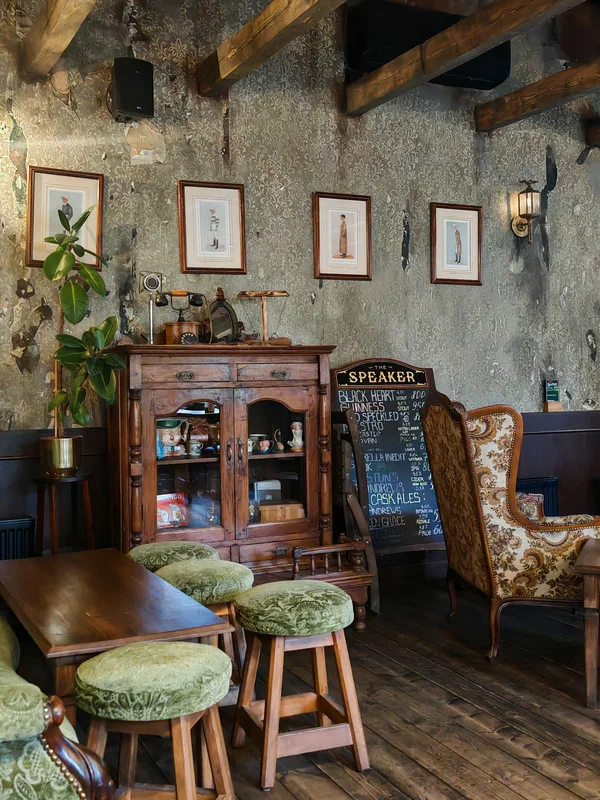 Speaker Pub
